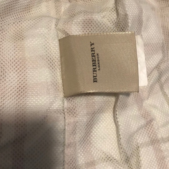Burberry white vest - Picture 9 of 9